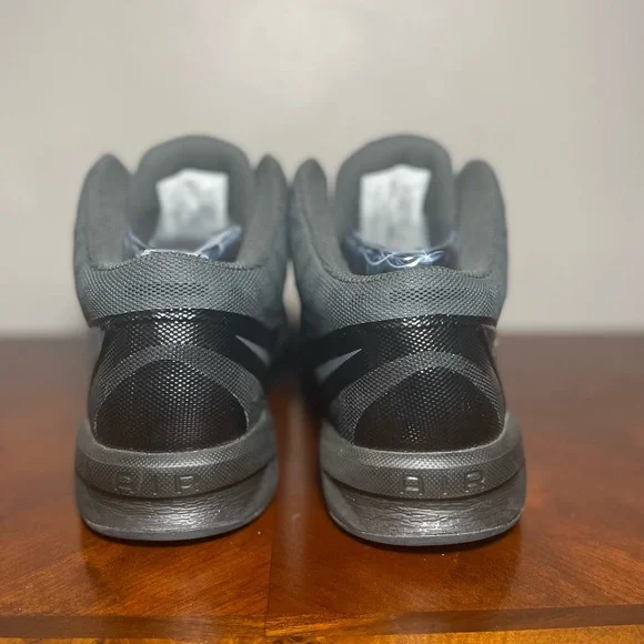 Nike Air Women Basketball Shoes - Picture 4 of 6